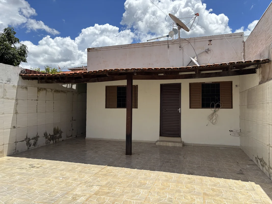 CASA ESCRITURADA NO CONDOMÍNIO SERRA DOURADA 2!DESCRIÇÃO DO IMÓVEL:2 quartos;Sal...