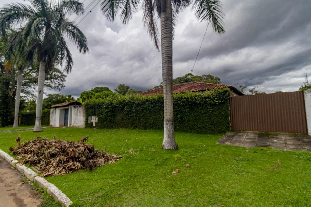 VENDO NO TERRENO TEM UMA CASA COM 3QTSTerreno amplo com vista livre.Localizado n...