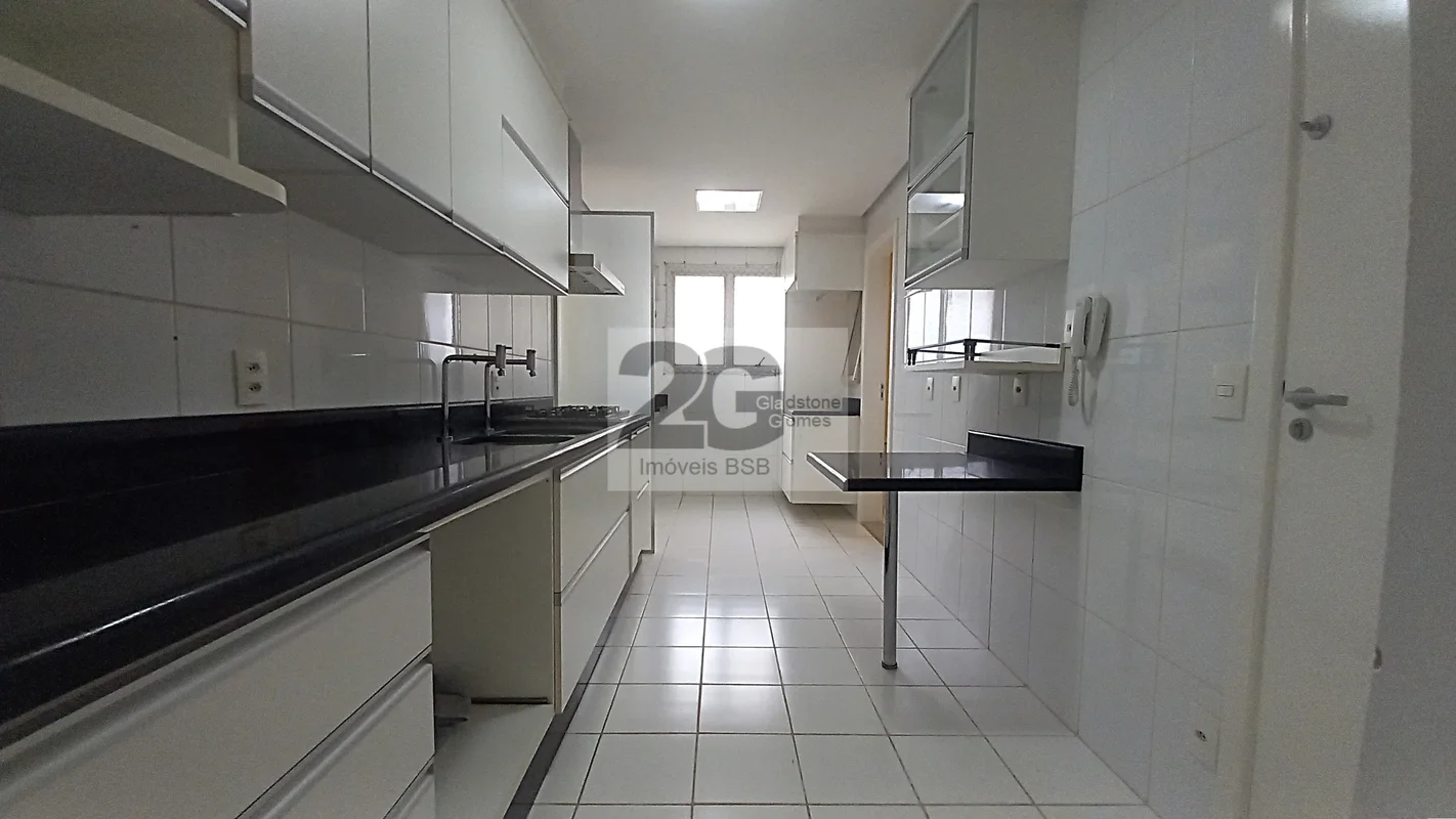 ÓTIMO APARTAMENTO DE 4 QUARTOS SENDO 1 SUÍTE COM BANHEIRA, SALA GRANDE PARA 3 AM...