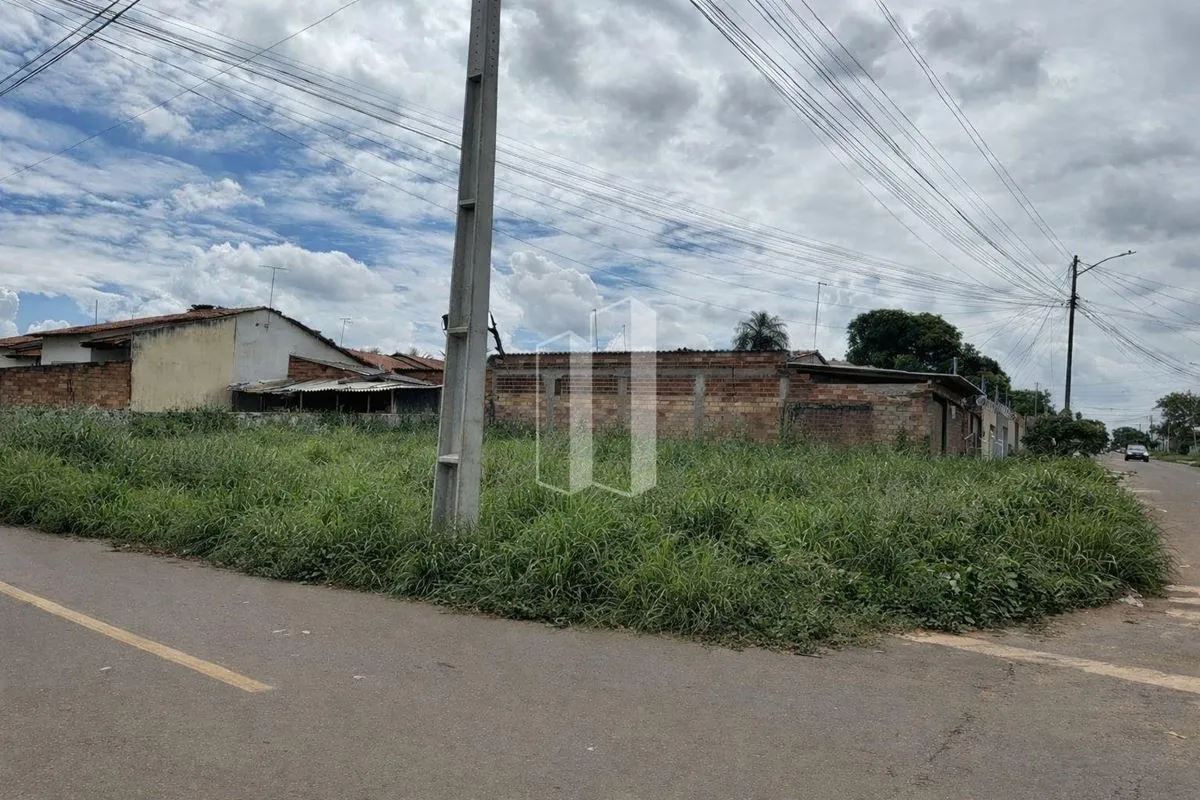 Lote de esquina com excelente preço - Região de MontrealExcelente oportunidade! ...