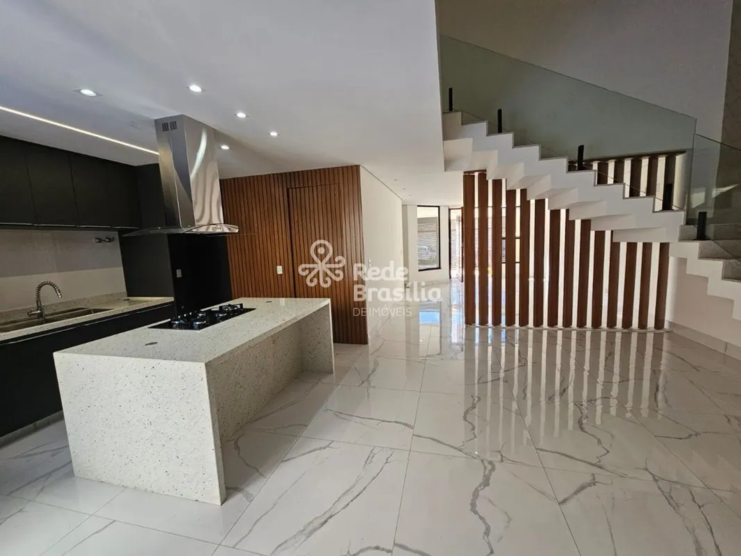 Casa á venda na QE 15 arquitetura elegante, ambientes integrados e acabamentos i...