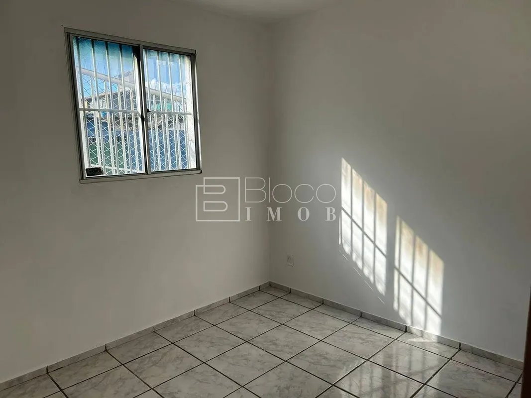  Vendo Apartamento com 2 quartos na QS 106 de SamambaiaCondomínio Residencial Pa...