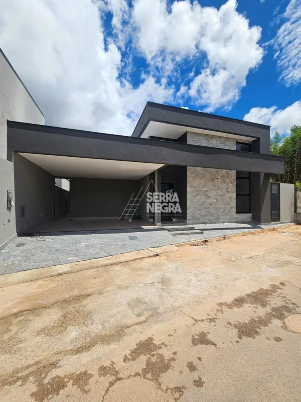 LINDA CASA 3 QUARTOS ANIQUEIRAS PRÓXIMO AO SUPERMERCADO DONA:- Condomínio fechad...