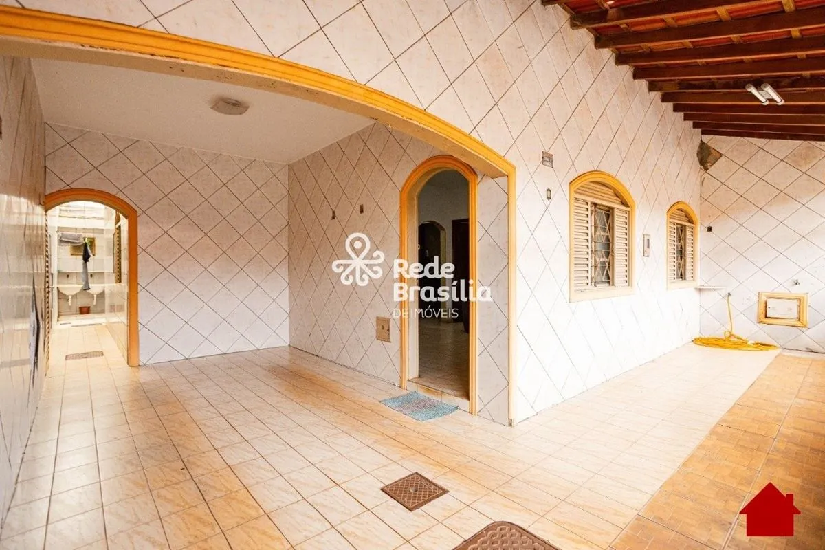 QNP 9 | Ceilândia Norte Casa bem distribuída, ideal para quem busca conforto, fu...