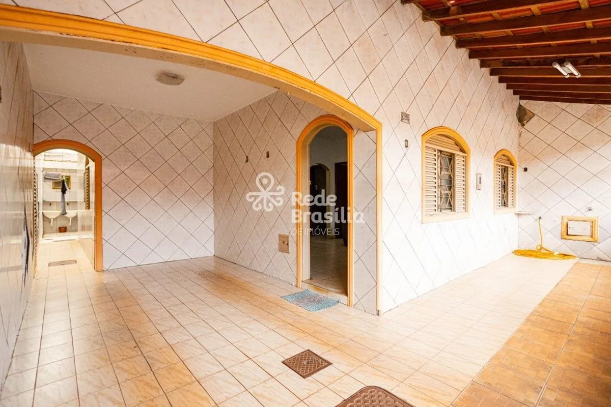 QNP 9 | Ceilândia Norte Casa bem distribuída, ideal para quem busca conforto, fu...