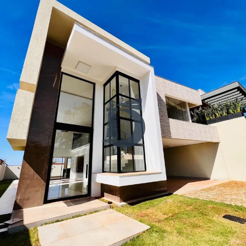 Sobrado de alto padrão no condomínio Grand Trianon, contendo 3 suítes, sala ampl...