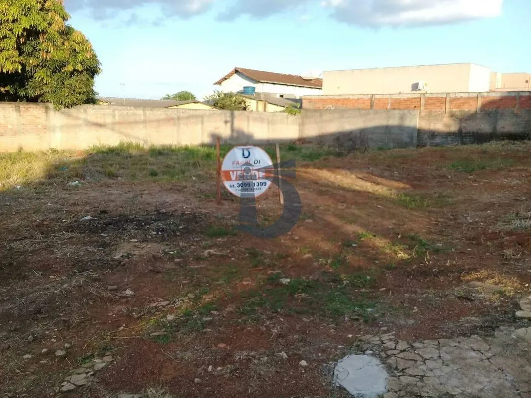 02 Lotes de esquina para venda venda em rua movimentada do bairro, sendo 01 com ...