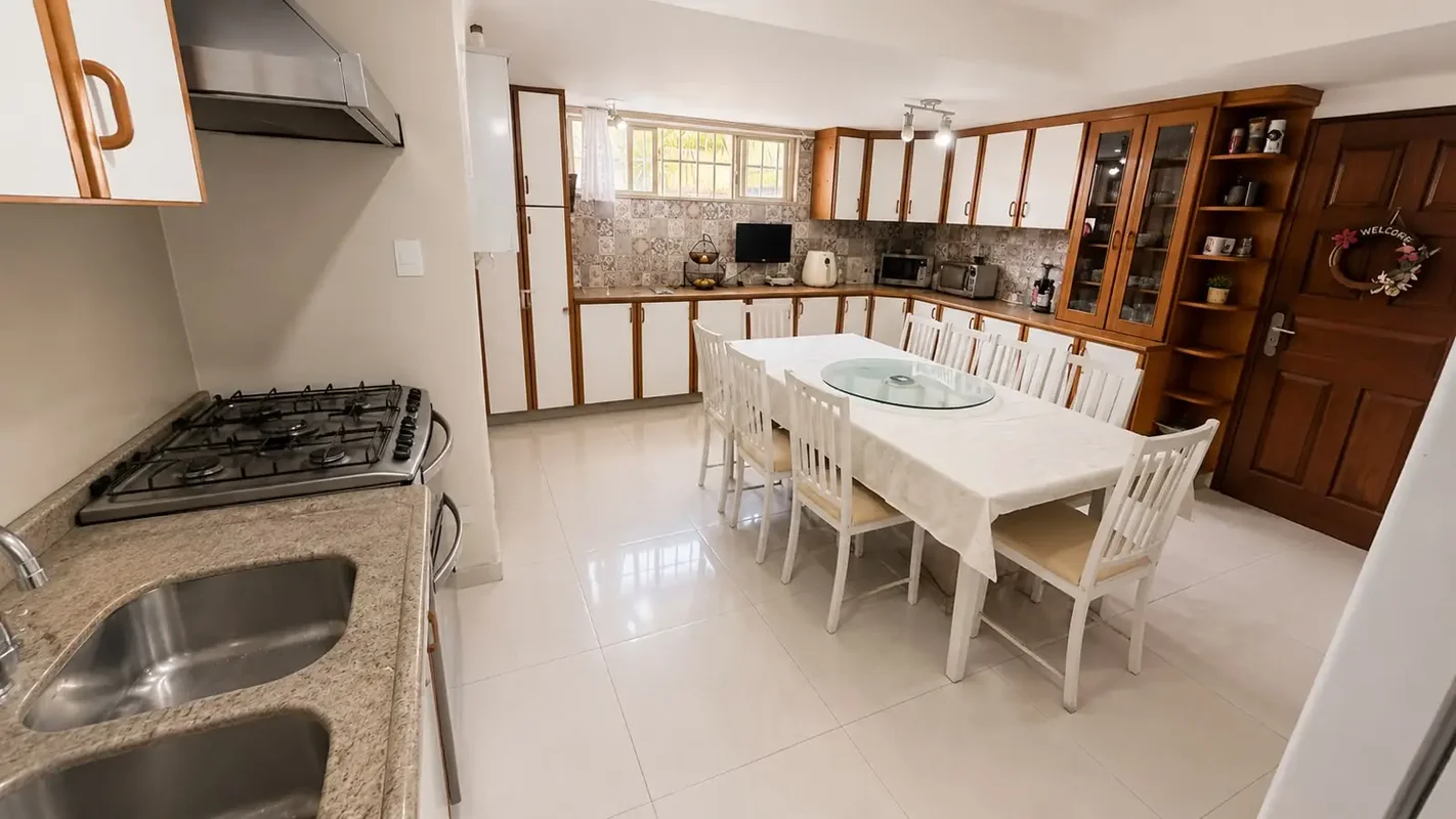 Casa Exclusiva à Venda na Asa Norte – BrasíliaLocalizada em um dos endereços mai...