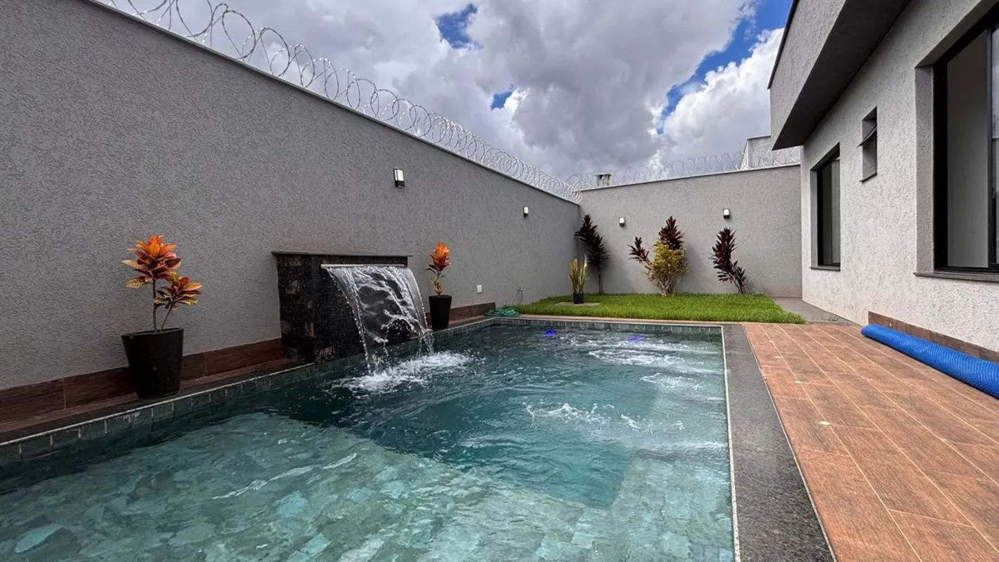 Casa de Esquina à Venda – Setor Faiçalville | Goiânia – GOImóvel moderno, com ex...