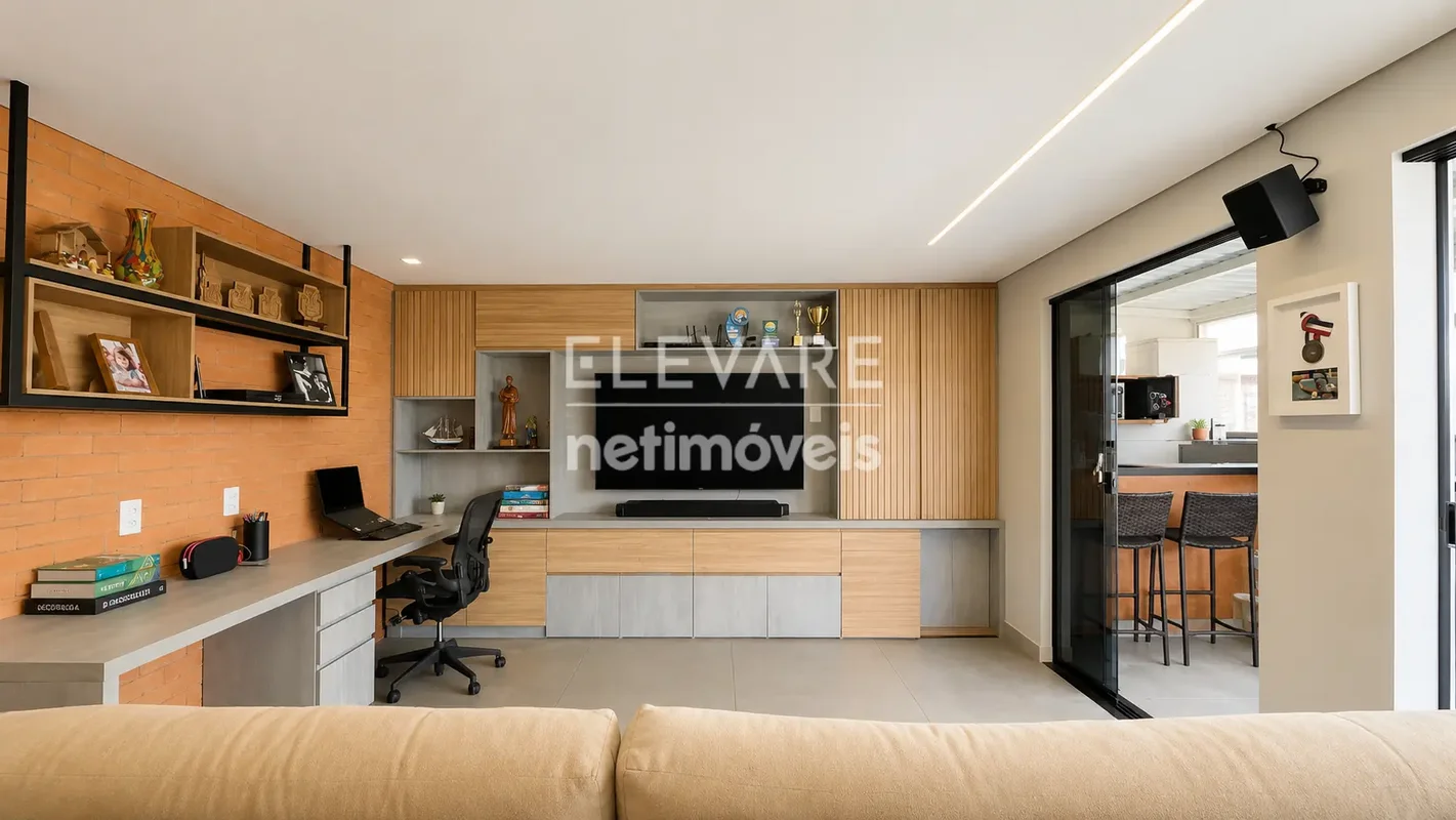 Cobertura Reformada, na SQN 212 no Bloco J, Asa Norte.ACEITA PERMUTA!São 178m² d...