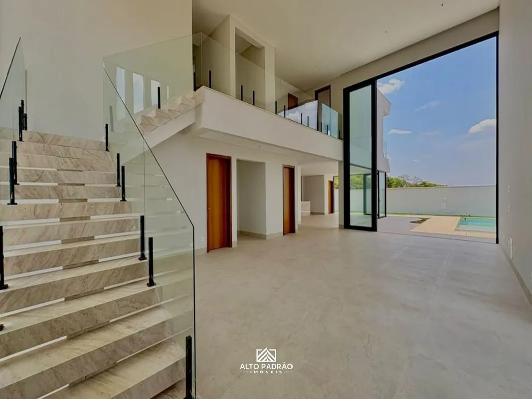 Sobrado de Luxo com 5 Suítes à Venda no Parque Cidade - Goiânia/GOValor de Venda...