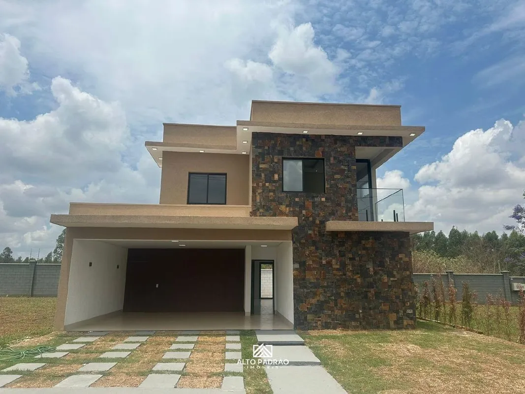 Sobrado com 303m² área do lote e 198m² de área construída, 3 suítes, 2 vagas de ...