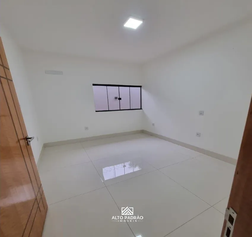 Casa Térrea com 220m² área total do lote e 140m² de área construída, 3 quartos, ...