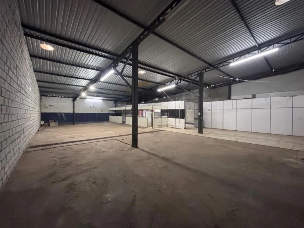HENRIQUE: 9 8 1 9 8-4 2 4 0 (whatsapp) Alugou Galpao comercial na Av. Juíz de Fo...