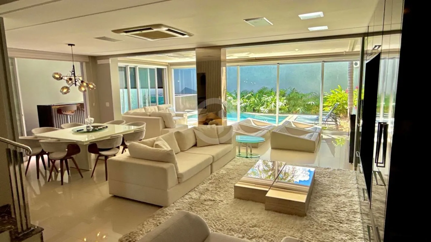 Sobrado no Housing Flamboyant, 03 suítes plenas, sendo uma máster com closet e v...