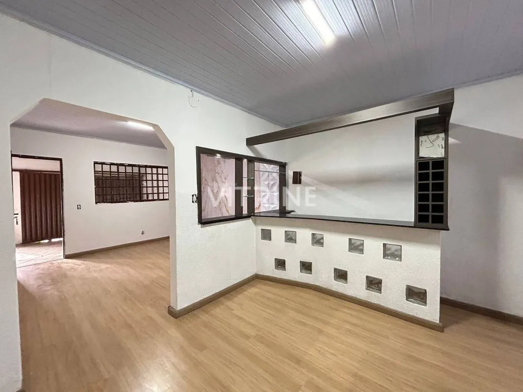 Vendo casa Quadra 50 do LESTE  Casa com 3 quartos sendo uma suíte sala de tv sal...