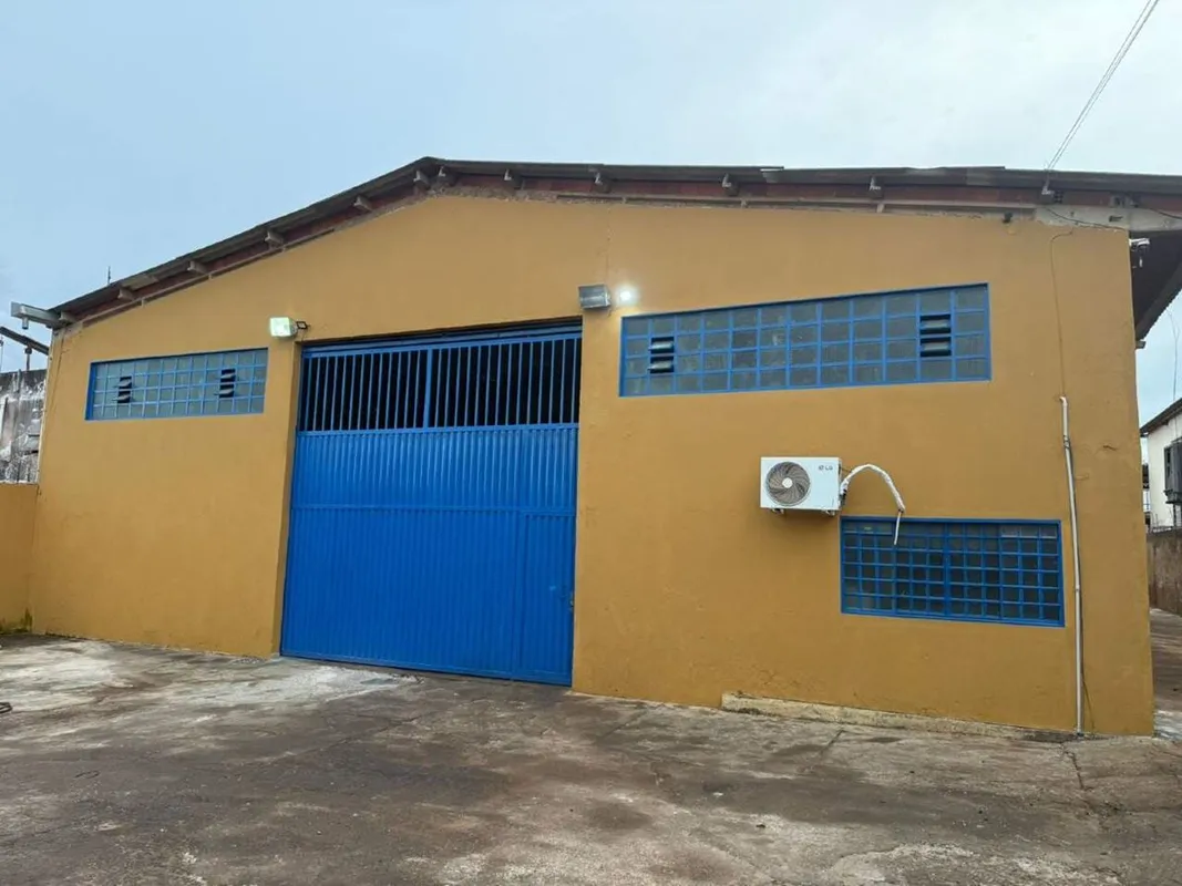 Galpão comercial disponível para aluguel com 360 m² + casa de fundos com 160m² d...