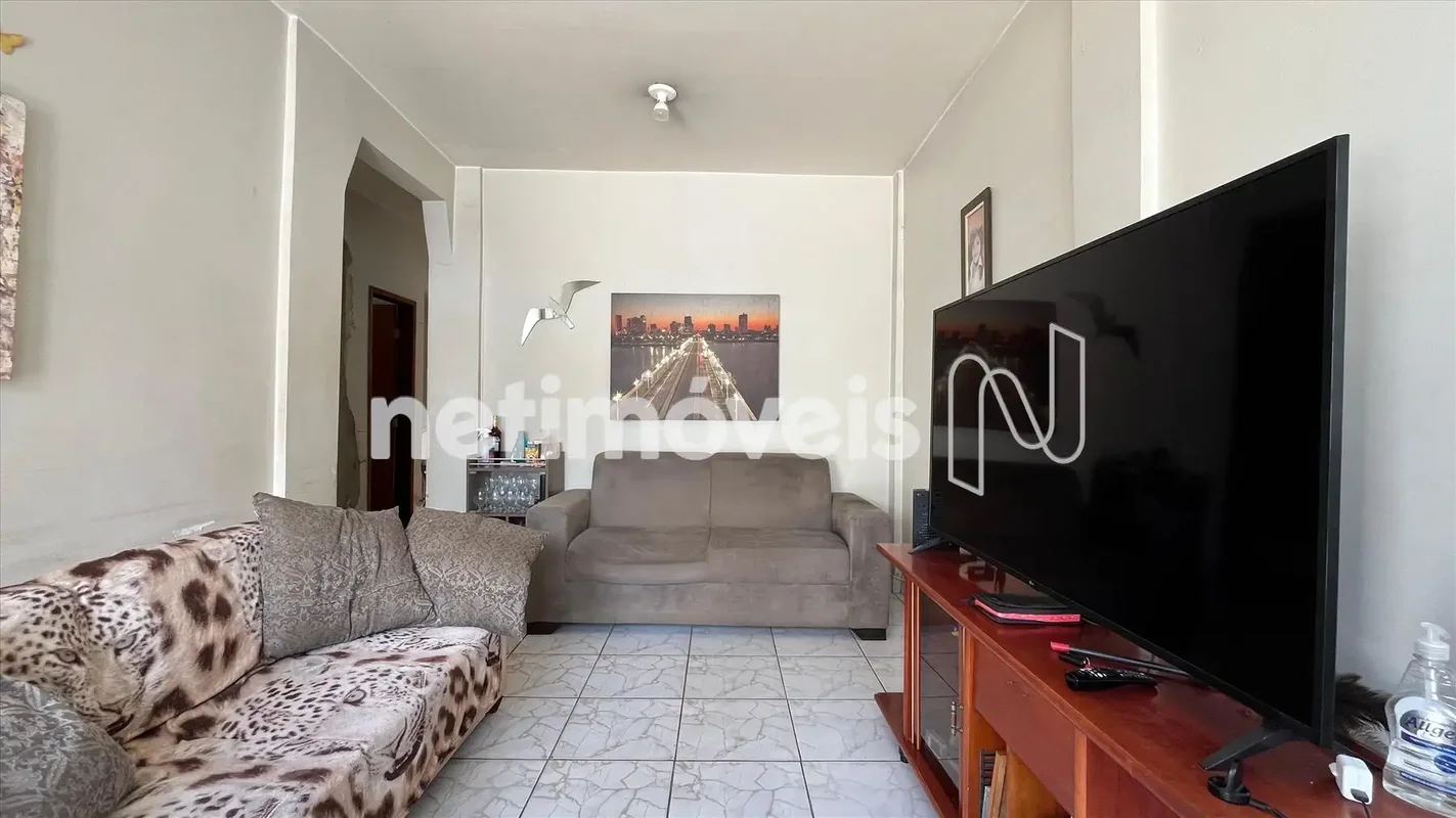 Seu Novo Endereço na QE 42 – Casa Original, Espaçosa e com Excelente Potencial C...
