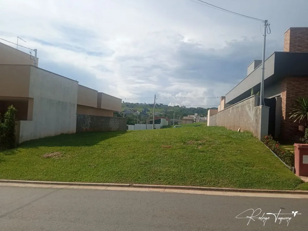 Terreno à venda no Jardins Bolonha, em Senador Canedo, com 368,42 m², quitado e ...