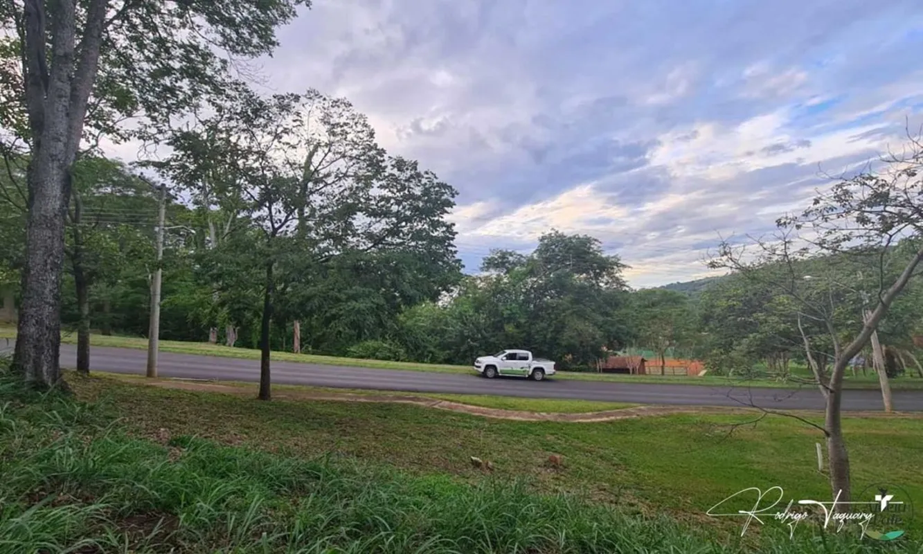 Terreno exclusivo no Aldeia do Vale, com 2.445,35 m², plateau elevado em relação...