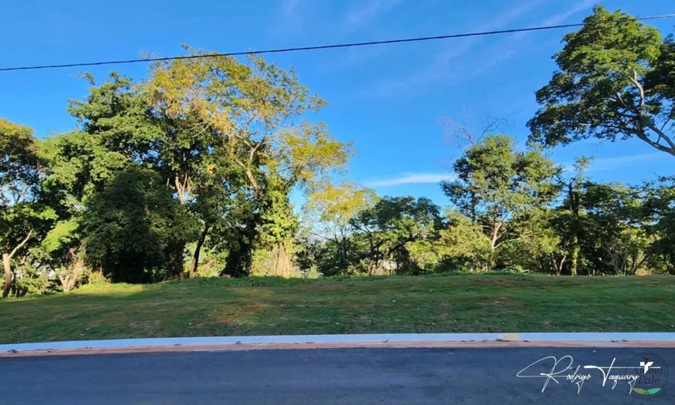Terreno exclusivo à venda no Aldeia do Vale, com configuração rara de duas frent...