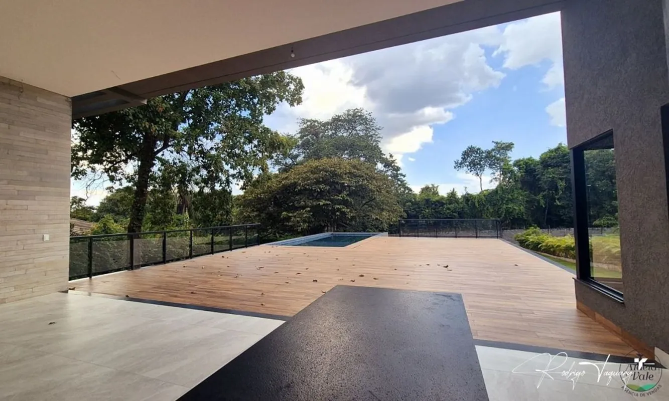 Casa térrea à venda no Aldeia do Vale com 4 suítes, piscina, sauna e entrega em ...