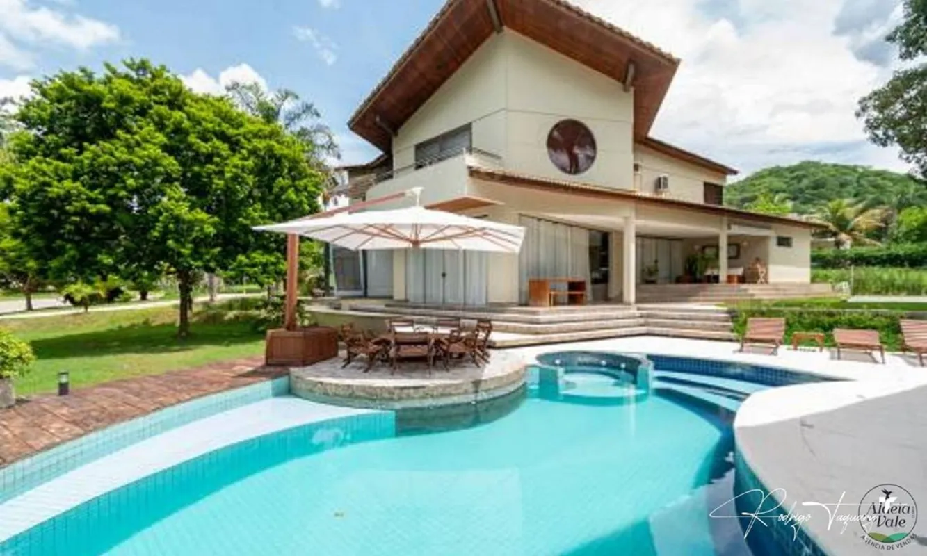 Sobrado exclusivo à venda no Aldeia do Vale, em terreno de 2.292 m² e 643 m² de ...