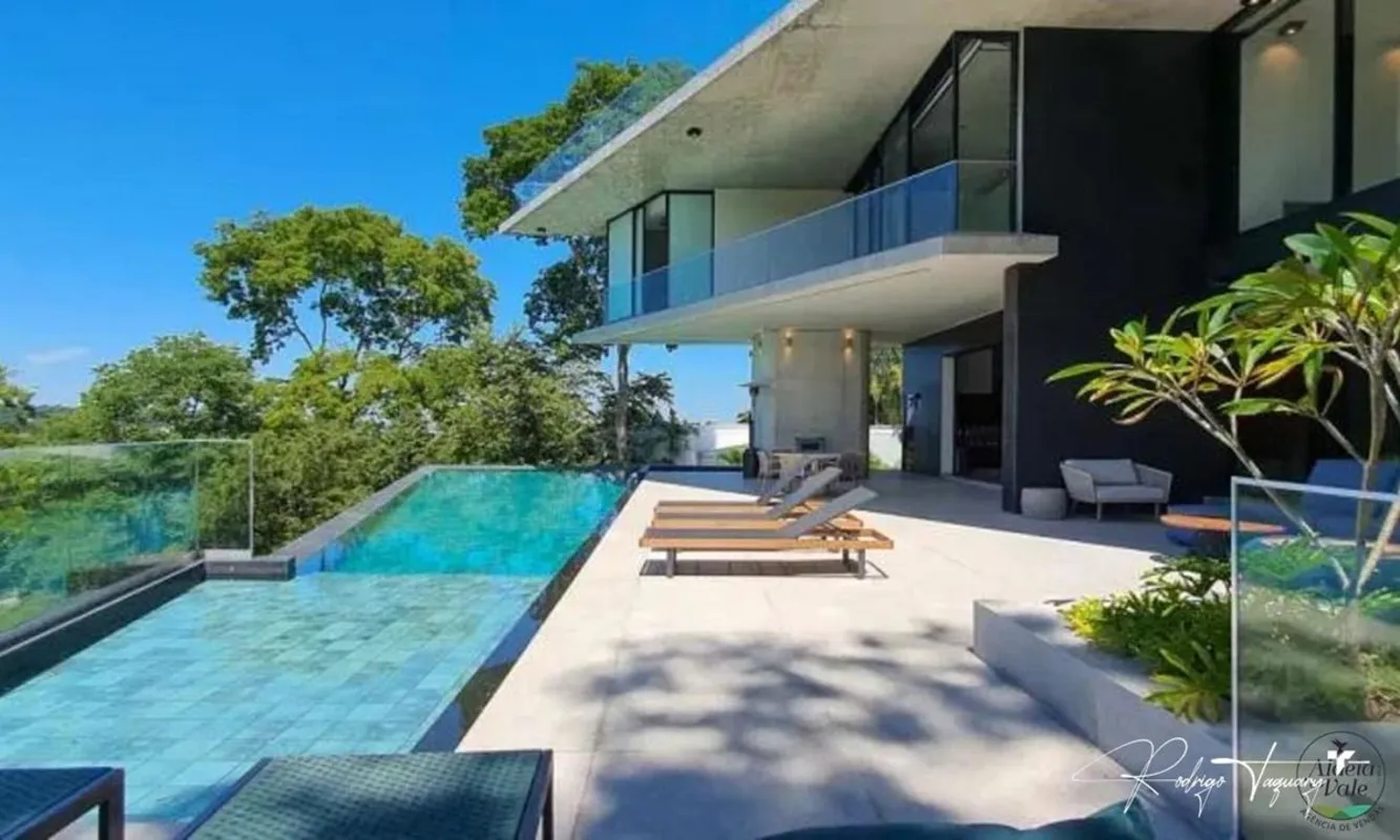 Sobrado exclusivo à venda no Aldeia do Vale, em Goiânia, com 1.100 m² de constru...