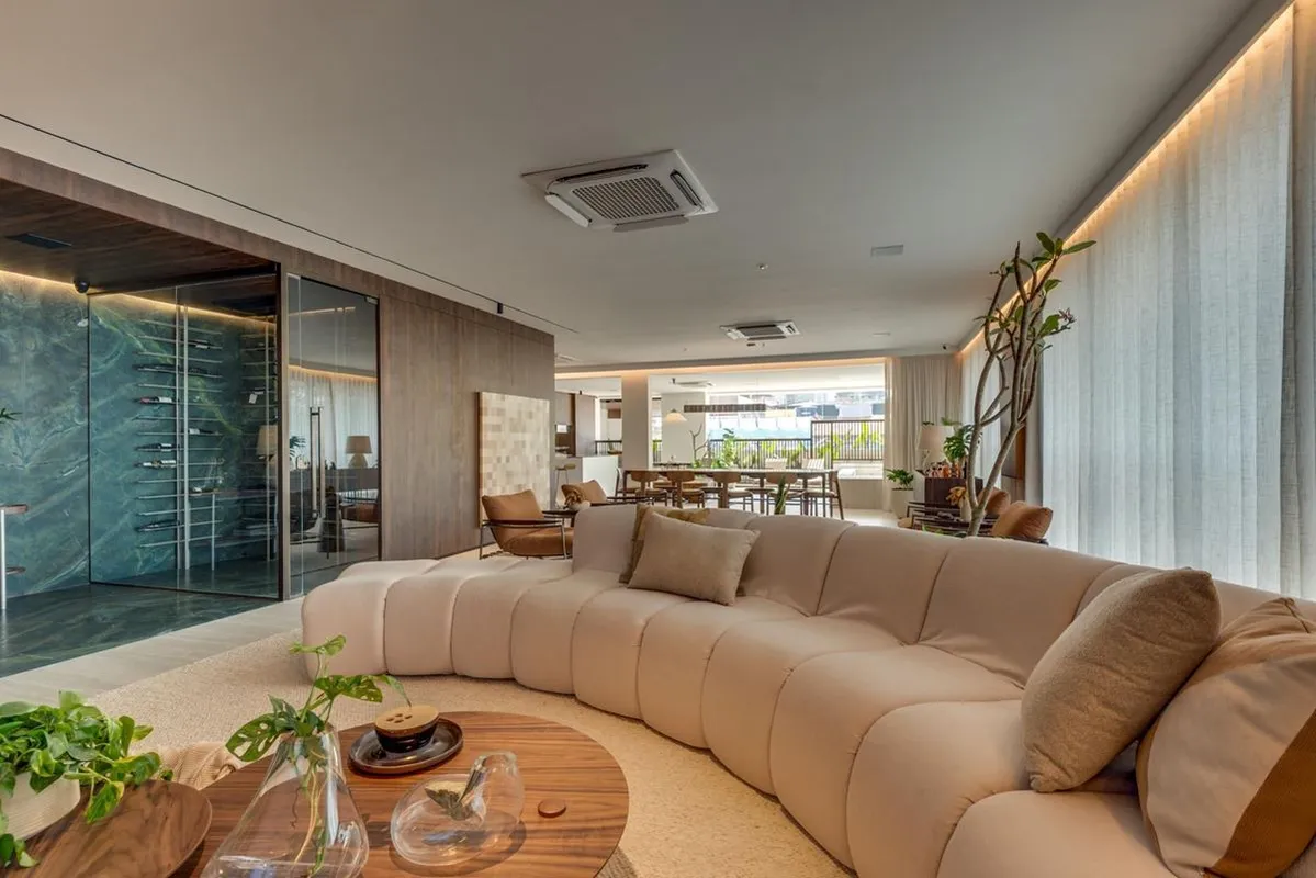 Este apartamento no Solenne Consciente traduz amplitude, elegância e conforto em...