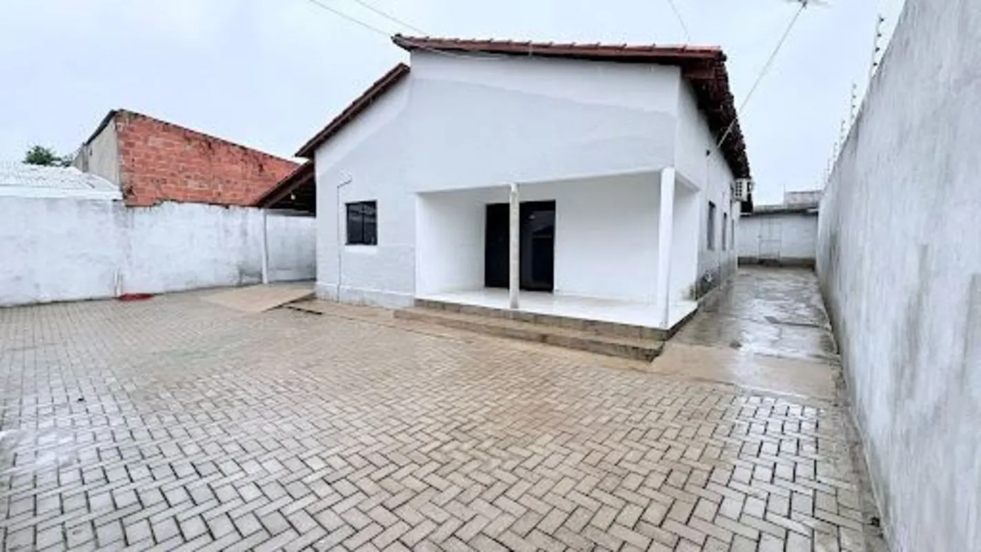 Casa com 3/4 sendo 1 suíte amplaCom ponto comercial 1 banheiro socialsala Cozinh...