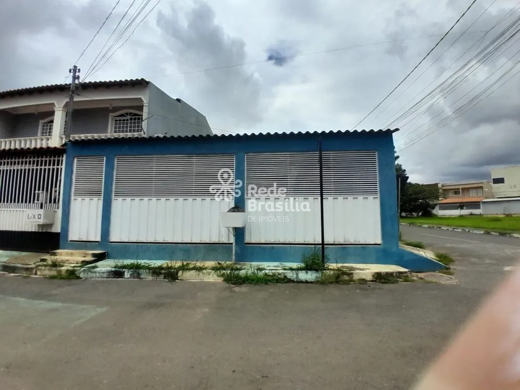 Quadra 202 | Casa 3 Quartos com 2 Banheiros Sociais e 2 Vagas de Garagem Coberta...