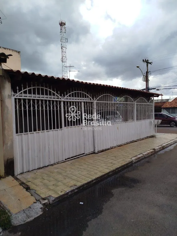 QSF 2 | Casa Comercial 3 Quartos sendo 1 Suíte com 2 Vagas de Garagem Coberta - ...