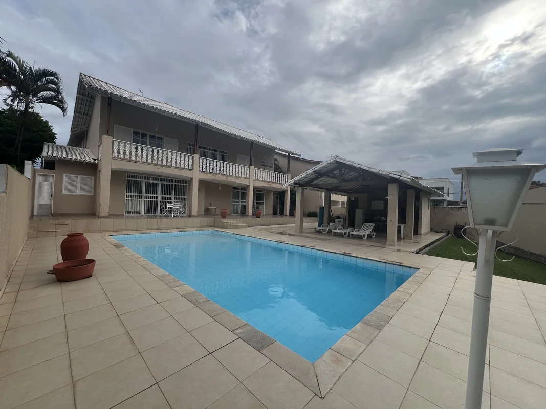 Casa à Venda no Lago Sul Qi 01 Localizada em amplo terreno de 776m² + 400m² de á...