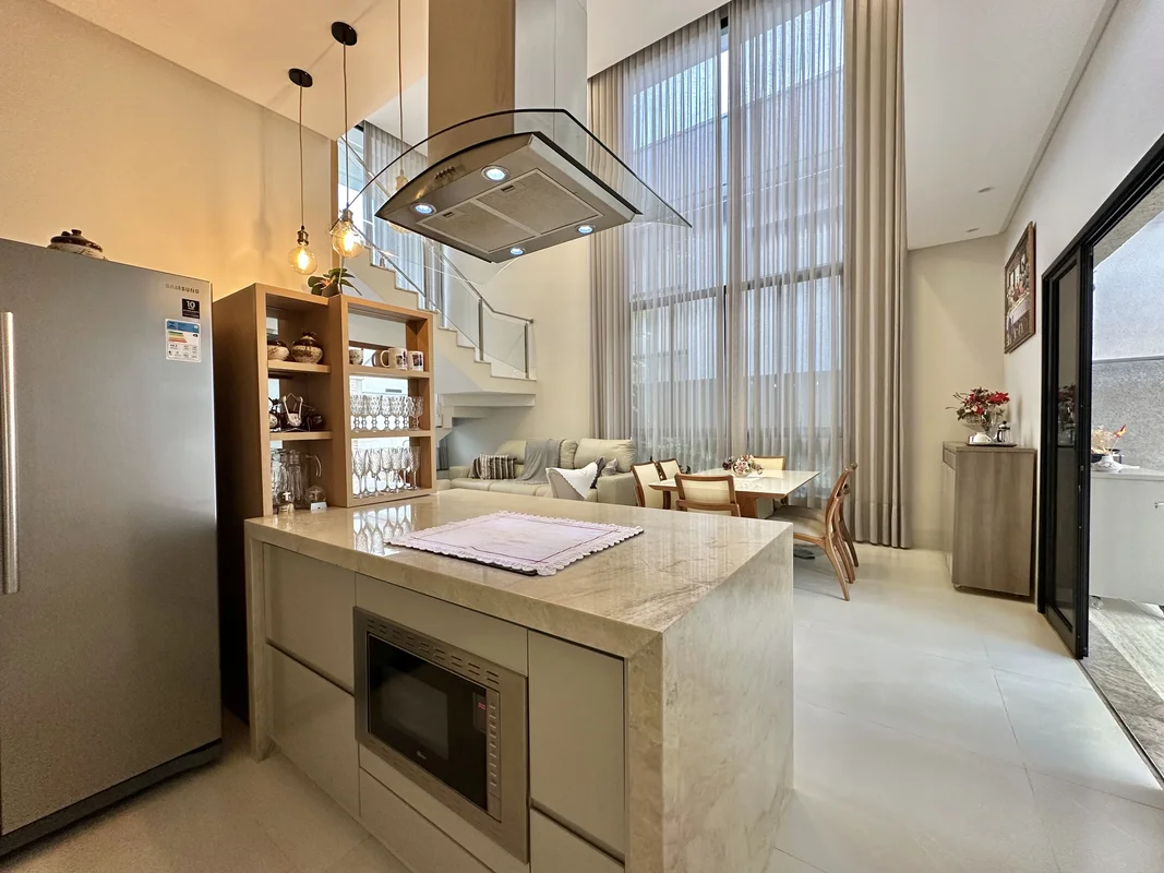 À venda no Villagio ToscanaSobrado com projeto aconchegante, completo e com meno...