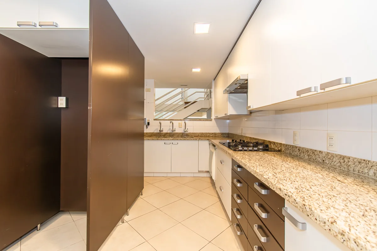 Descubra um excelente sobrado na SHIGS 705, na Asa Sul, uma das regiões mais des...