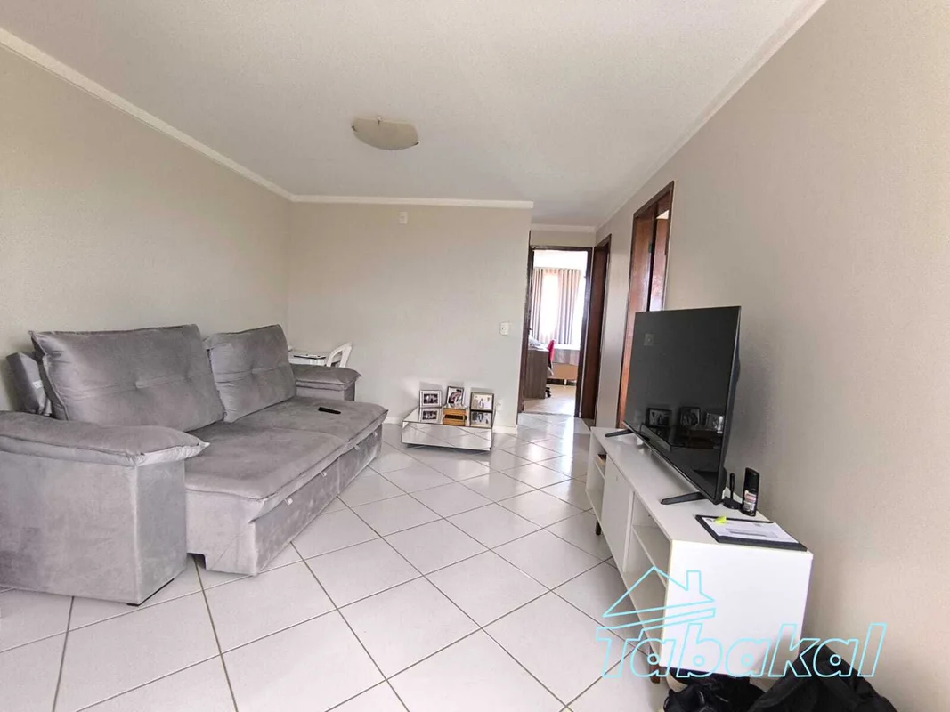 Apartamento vazado, de canto, com vista livre, nascente e com ELEVADOR. Ótima il...