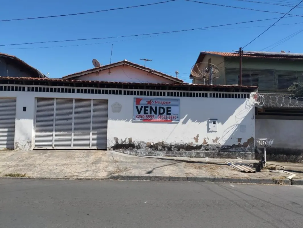 Casa à venda com 3 quartos sendo uma suíte no Setor Água Branca em Goiânia. Imóv...