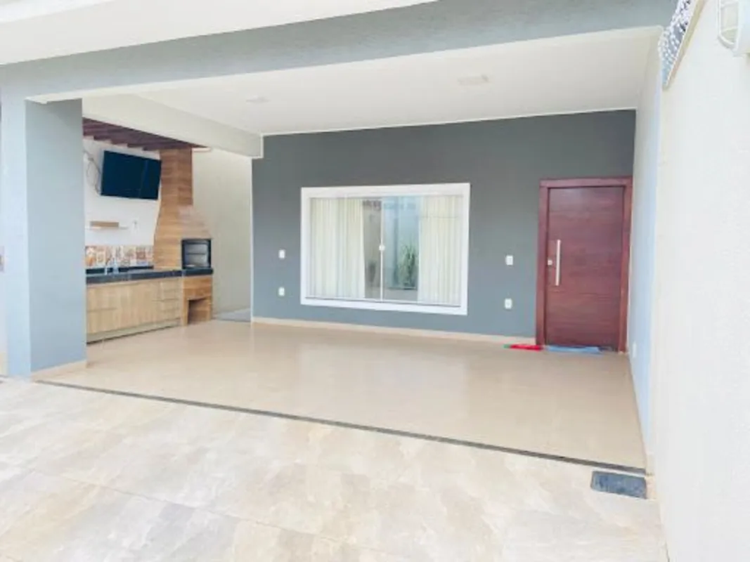 3/4, sendo duas suítes com móveis planejados (armários, cabeceira, criado mudo, ...