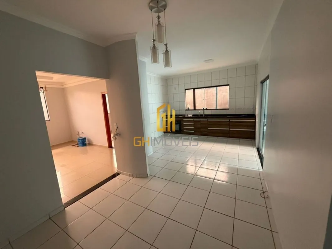 GH2185Casa com 3 quartos no Jardim Atlântico, em terreno com 420m² com 220m² de ...