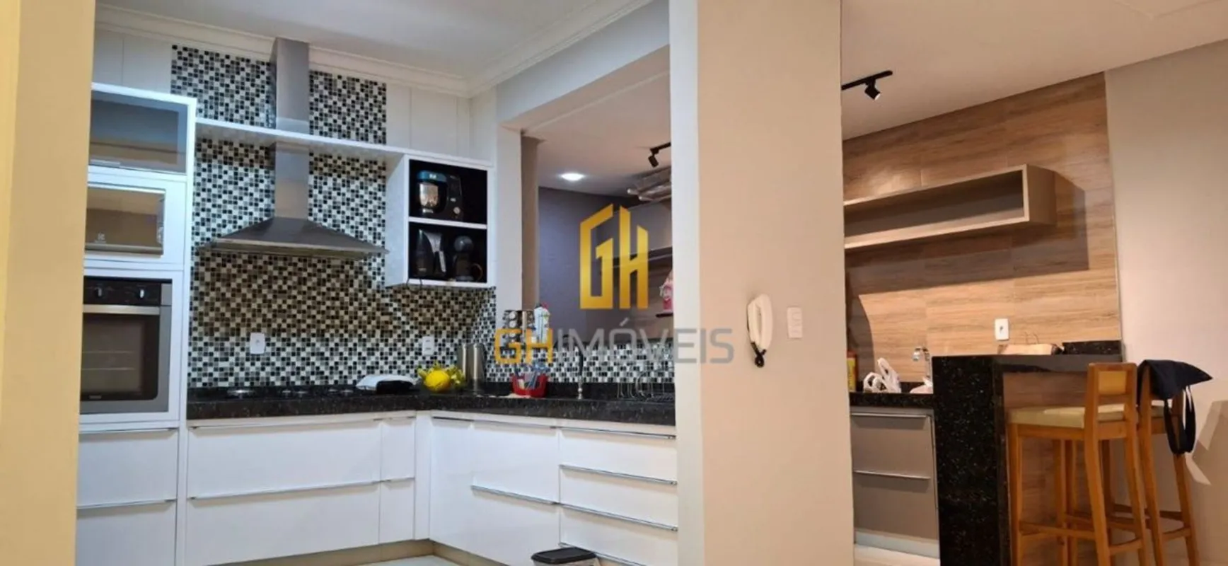 GH2183O sobrado possui - 3 quartos sendo 1 suíte - Sala - Cozinha - Área de serv...