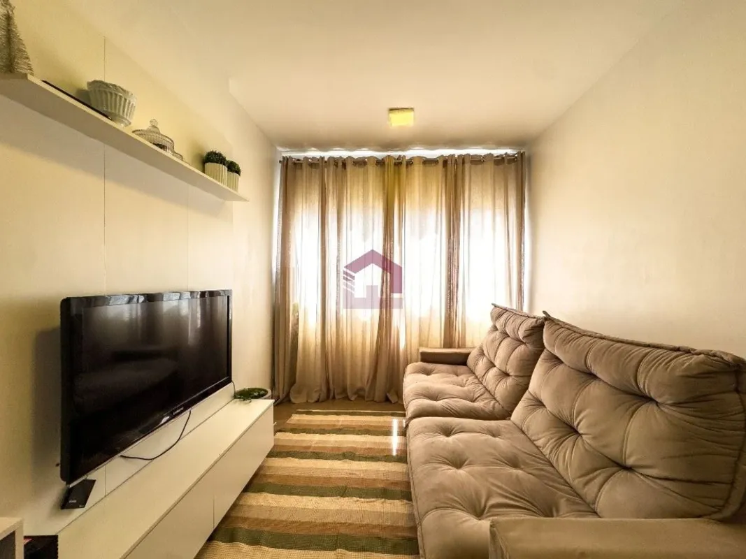 Fernandes & Coelho Imóveis apresenta um excelente apartamento de 65m², andar alt...