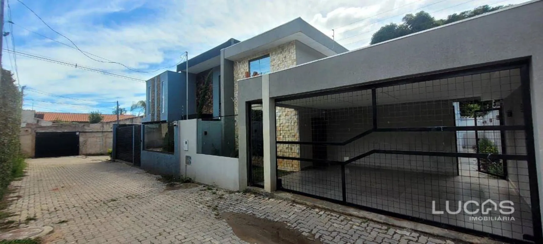 Casa térrea em condomínio exclusivo Vicente Pires (Colônia Agrícola Samambaia)De...