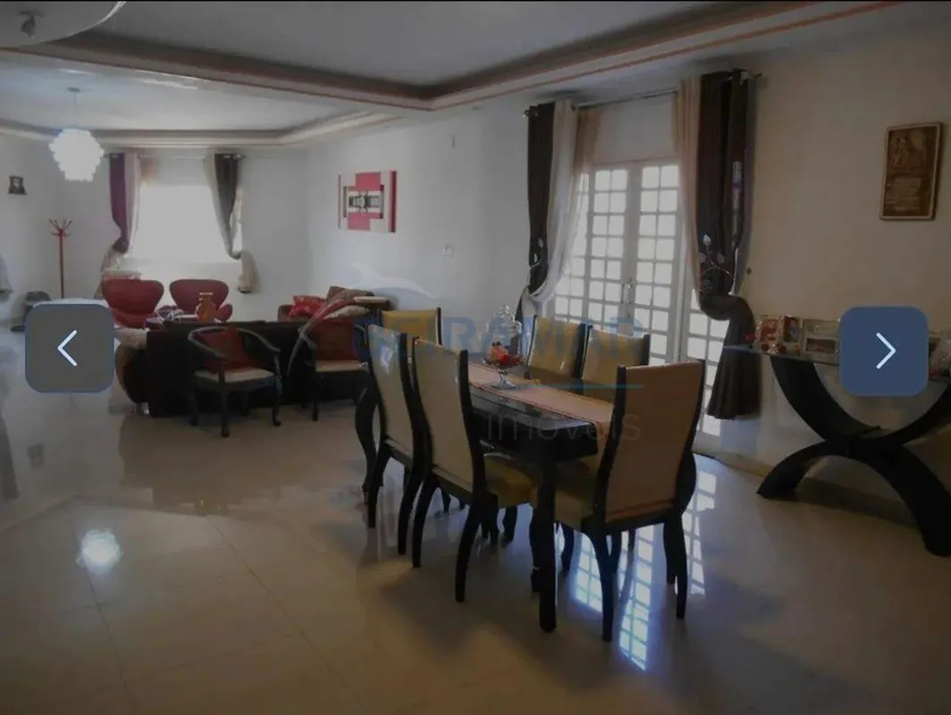 Sala de Estar e Convivência-Ampla sala com aproximadamente 60 m², distribuída em...