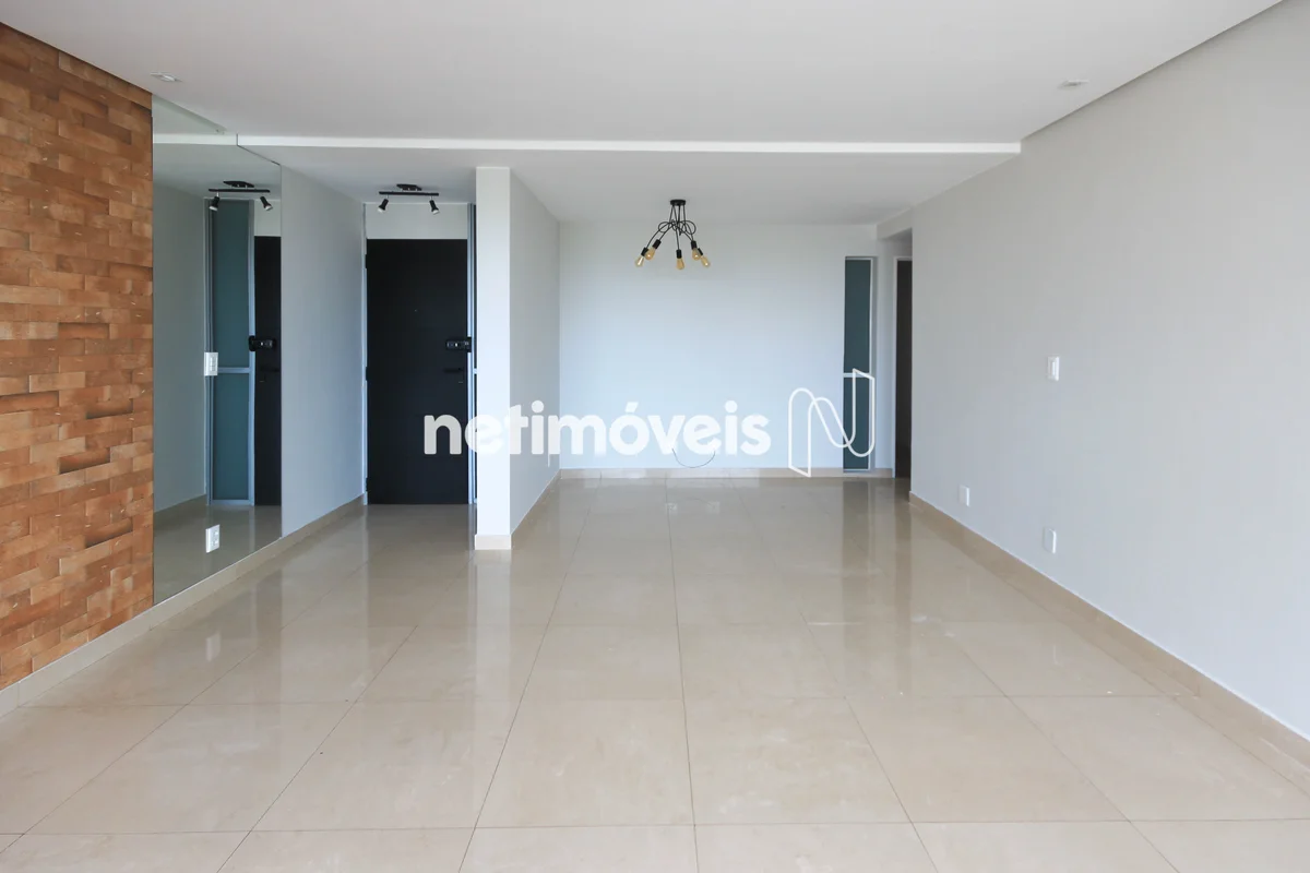 Apartamento vazado, no 6º andar, com 134 m² de área útil, posição nascente e vis...