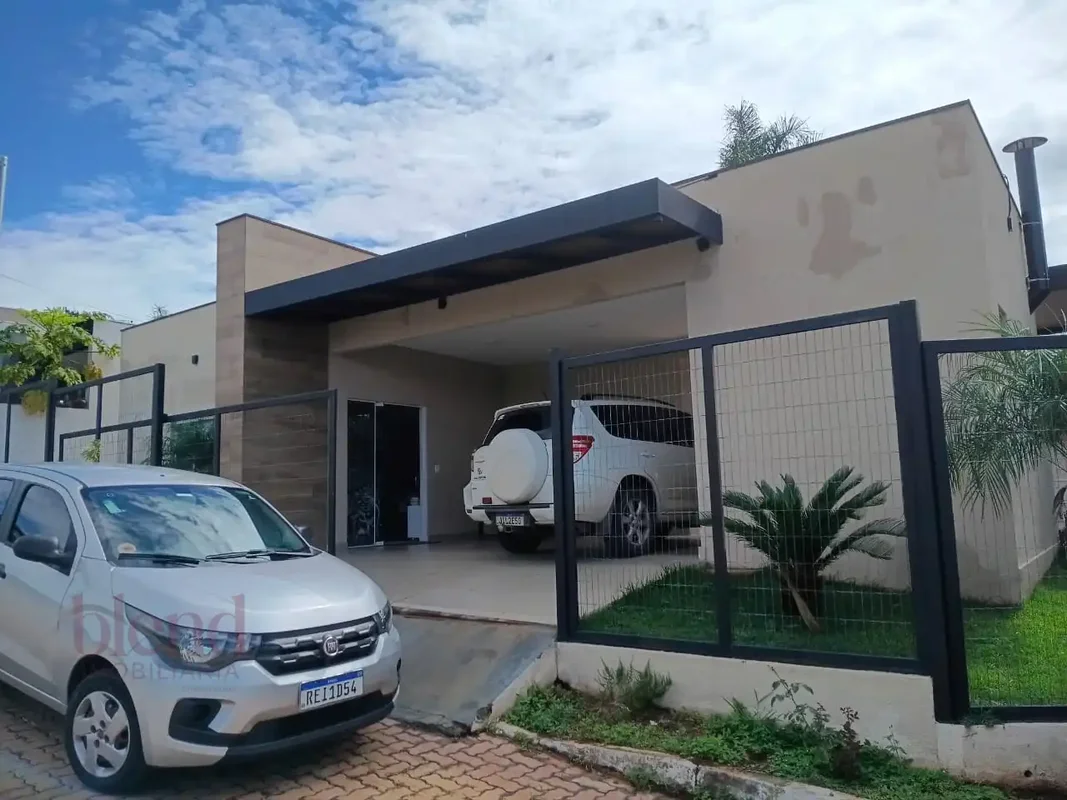 Vende-se linda e aconchegante casa térrea em condomínio fechado, localizada no S...
