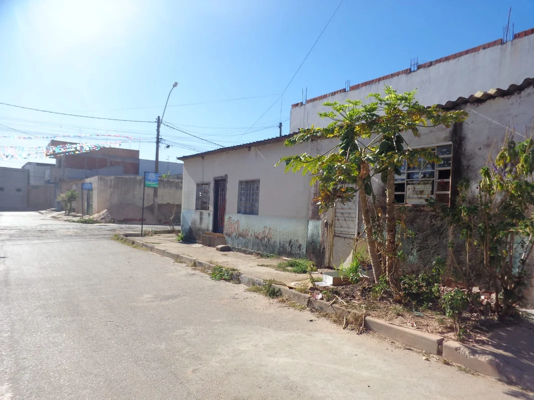 Imagine morar em uma casa confortável e bem localizada na QR 829 Conjunto 3, no ...