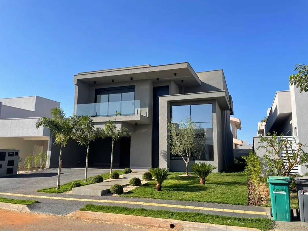 Sobrado no condomínio Portal do Sol Green com 417 M2 de terreno e 325 M2 de cons...