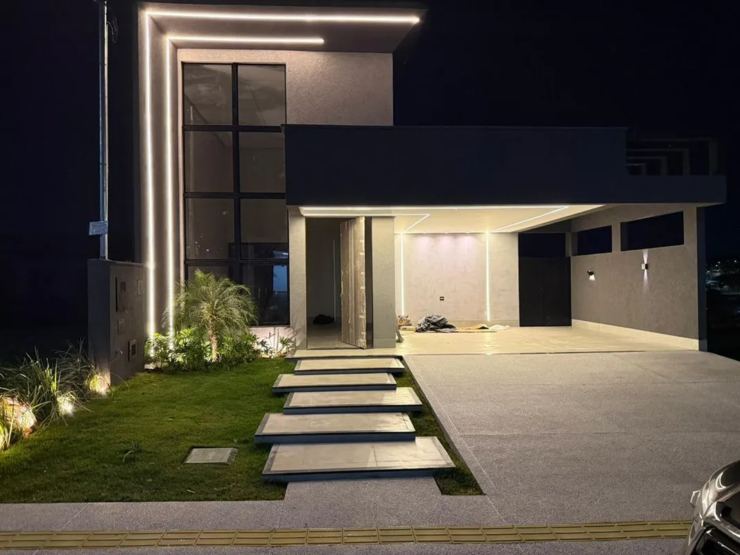 ?? Casa térrea moderna em um dos condomínios que mais valorizam na região. O Jar...