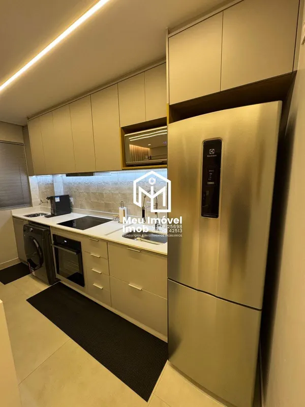 Este apartamento pronto para morar combina conforto, sofisticação e funcionalida...