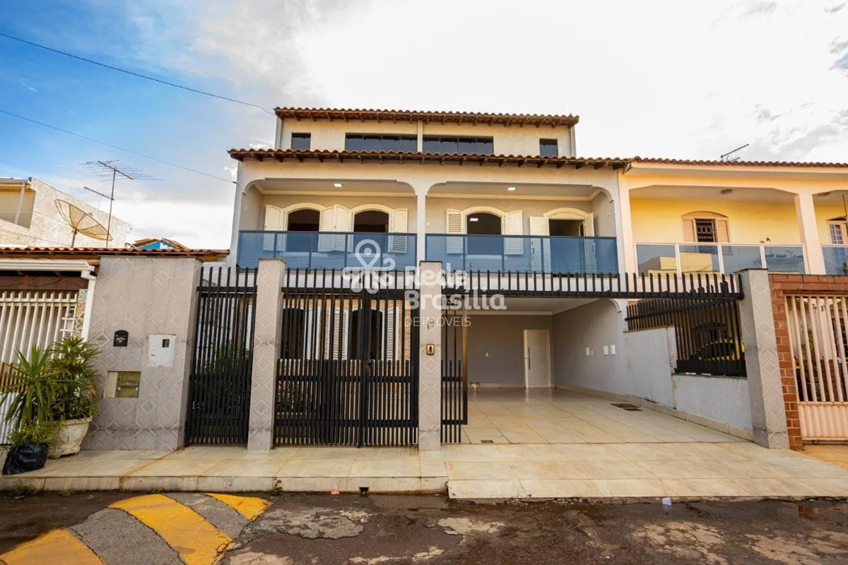 QE 26 | Casa Sobrado - Guará II Apresentamos este excelente sobrado na QE 26 do ...